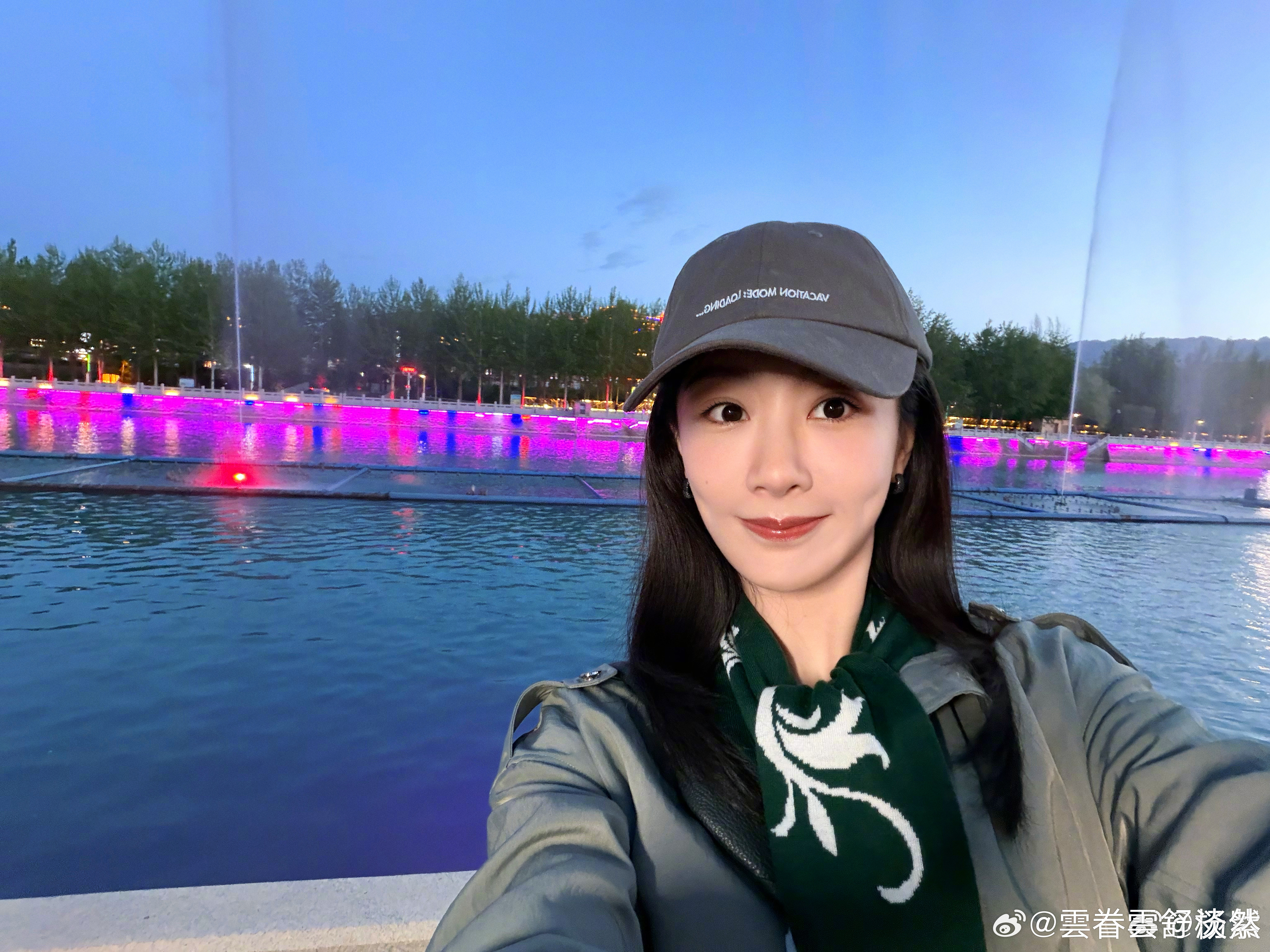 愿你的笑容永远灿烂，生活永远幸福，周末愉快 