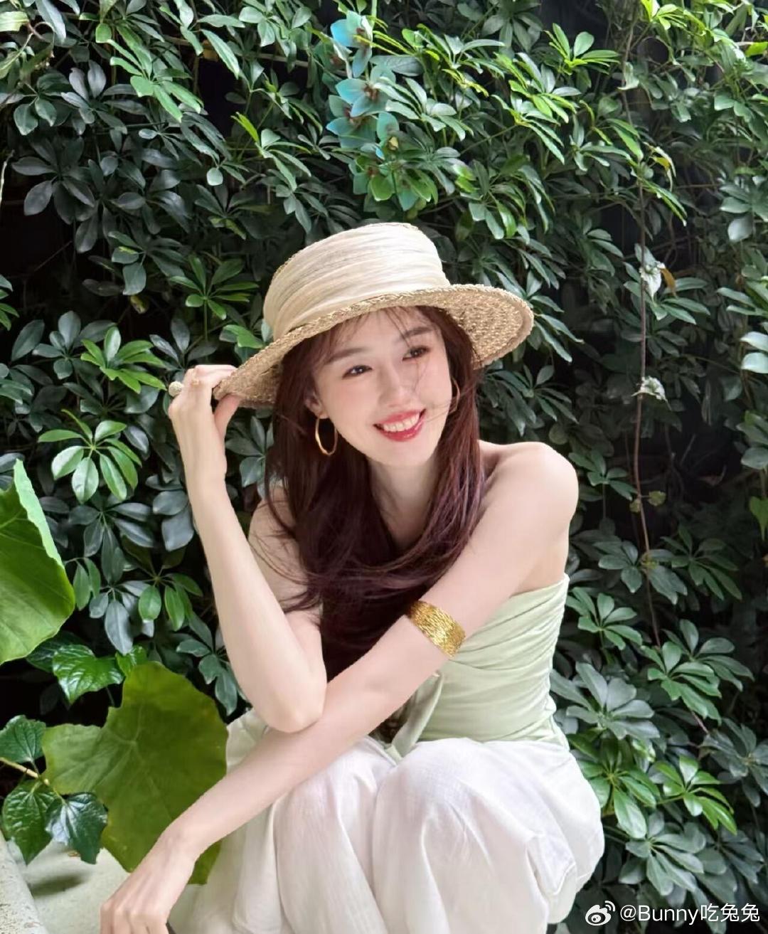 恋综女嘉宾戴眼镜幻视刘亦菲 恋综少见的古典挂颜值！眼镜弱化甜感，凸显端庄温柔，越