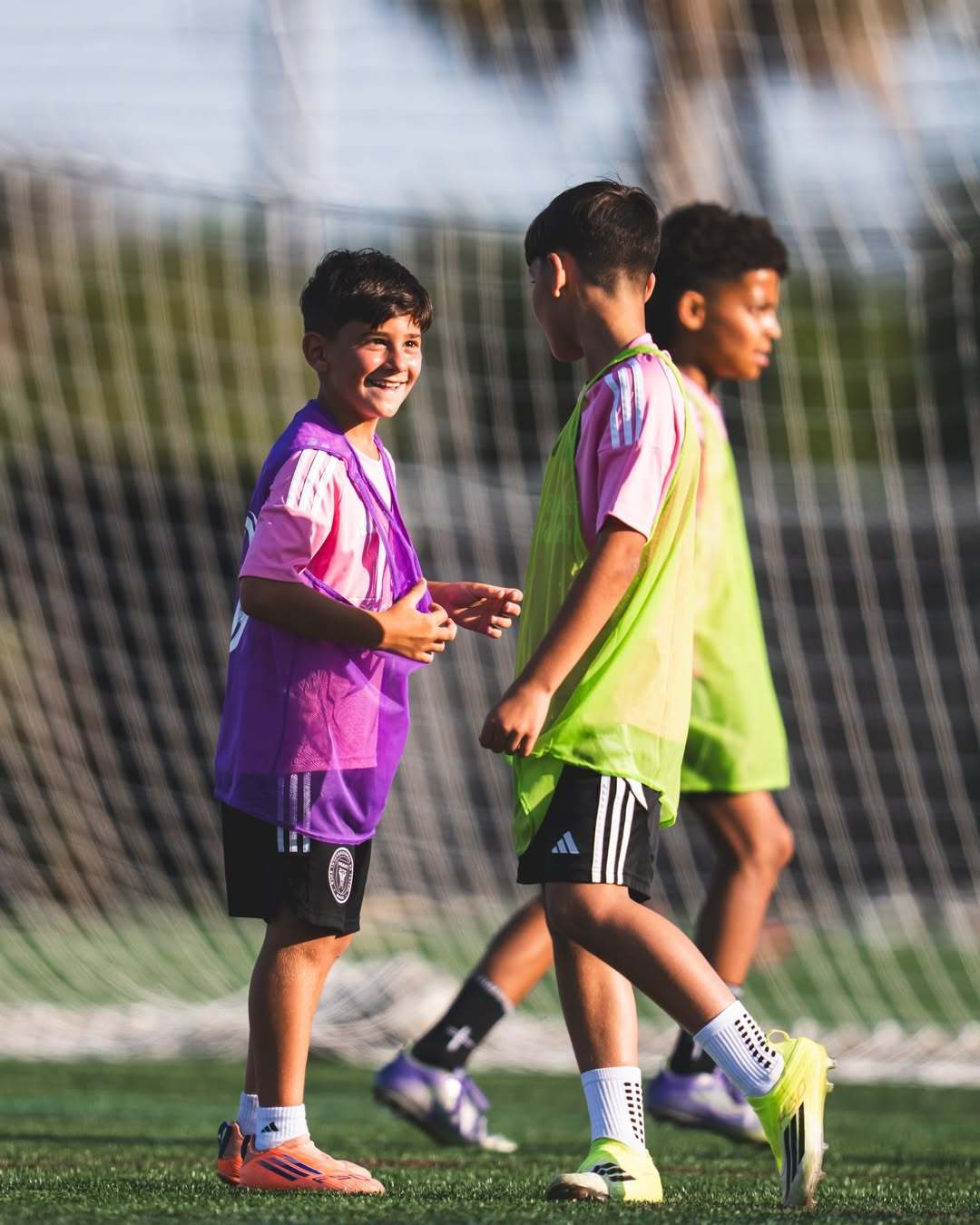 学院ins｜助力下一代梦想☁️💫安妞点赞并评论：👏👏👏梅西