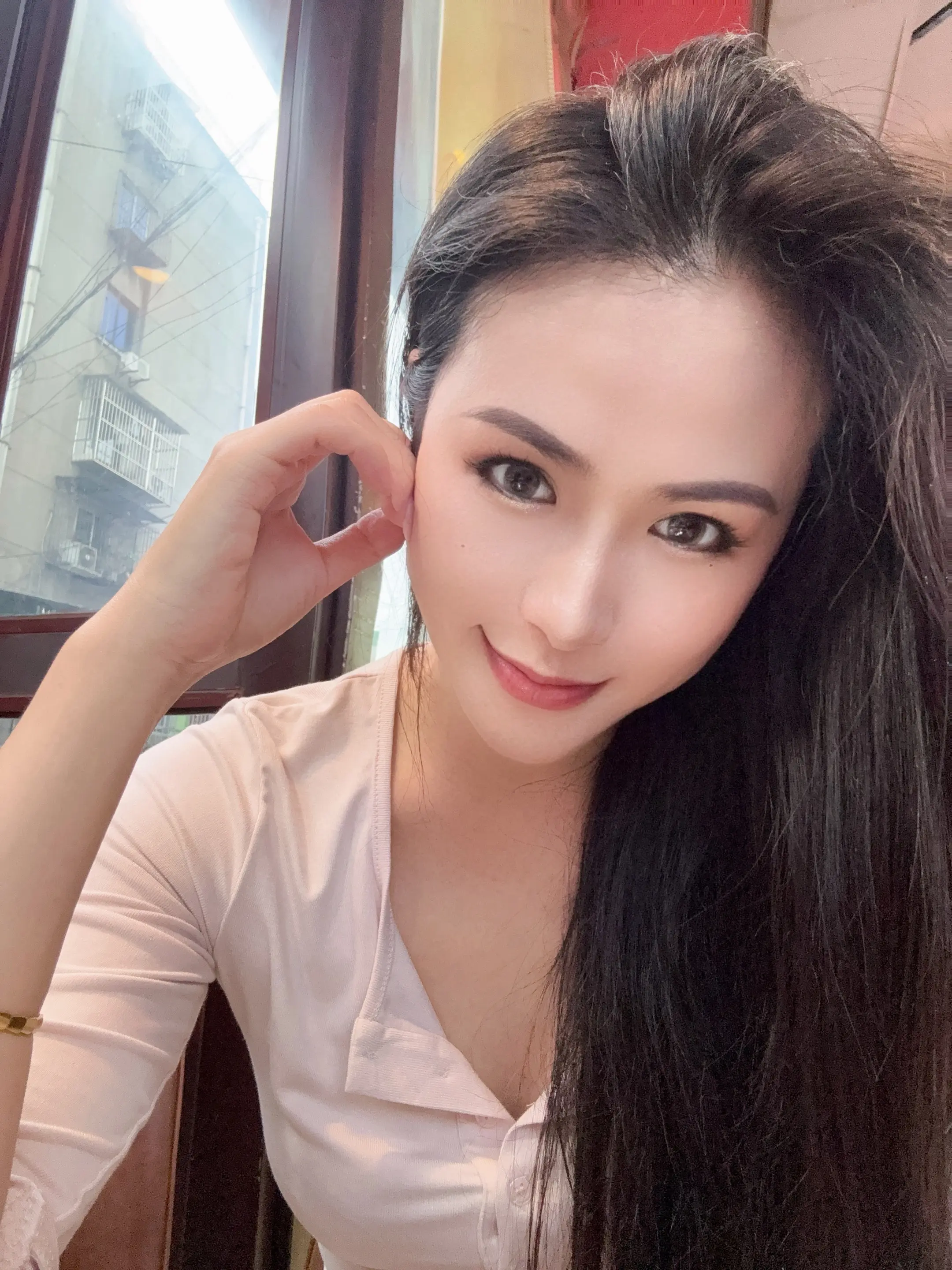 欲言又止  就让我遇见满眼都是我的人吧对视八秒