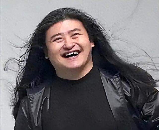 不办追悼会、不设灵堂！刘欢安静告别，背后四个兄弟藏着多少故事