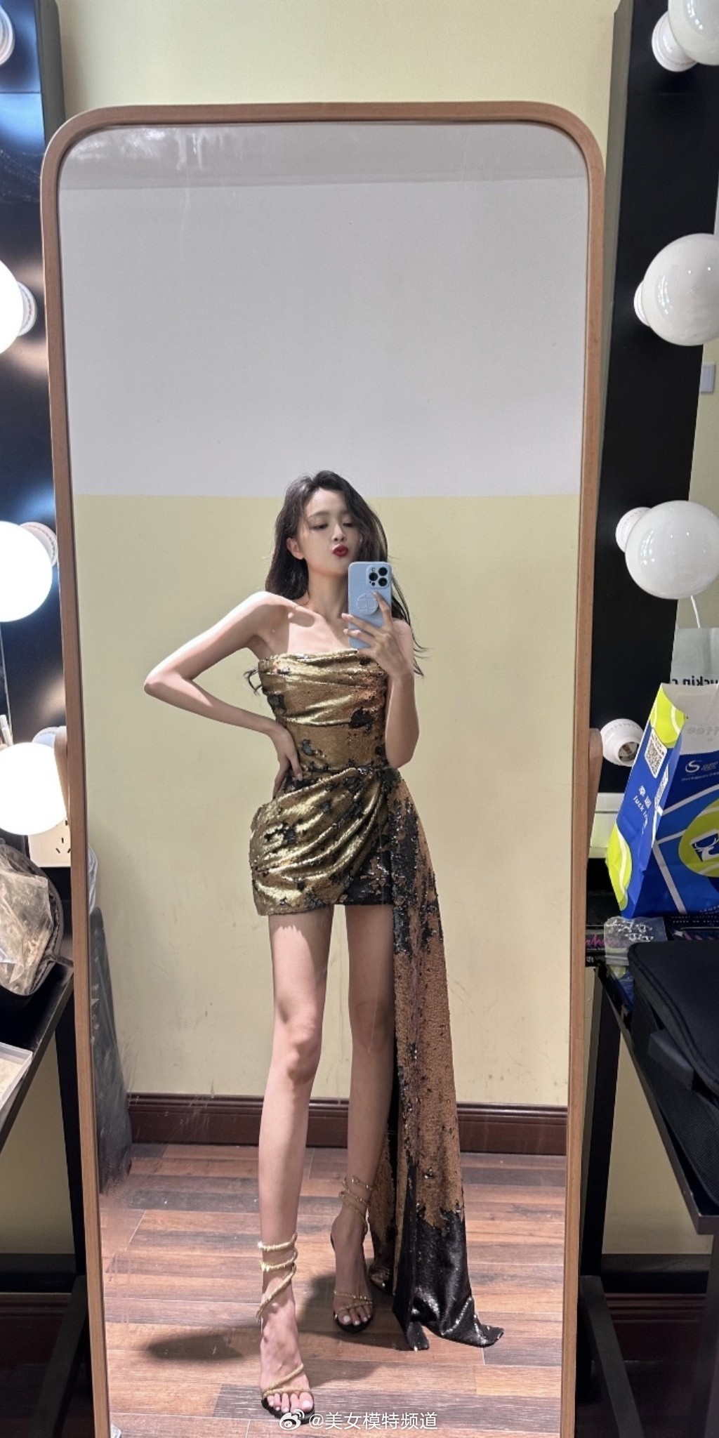 吴宣仪全新红毯造型 