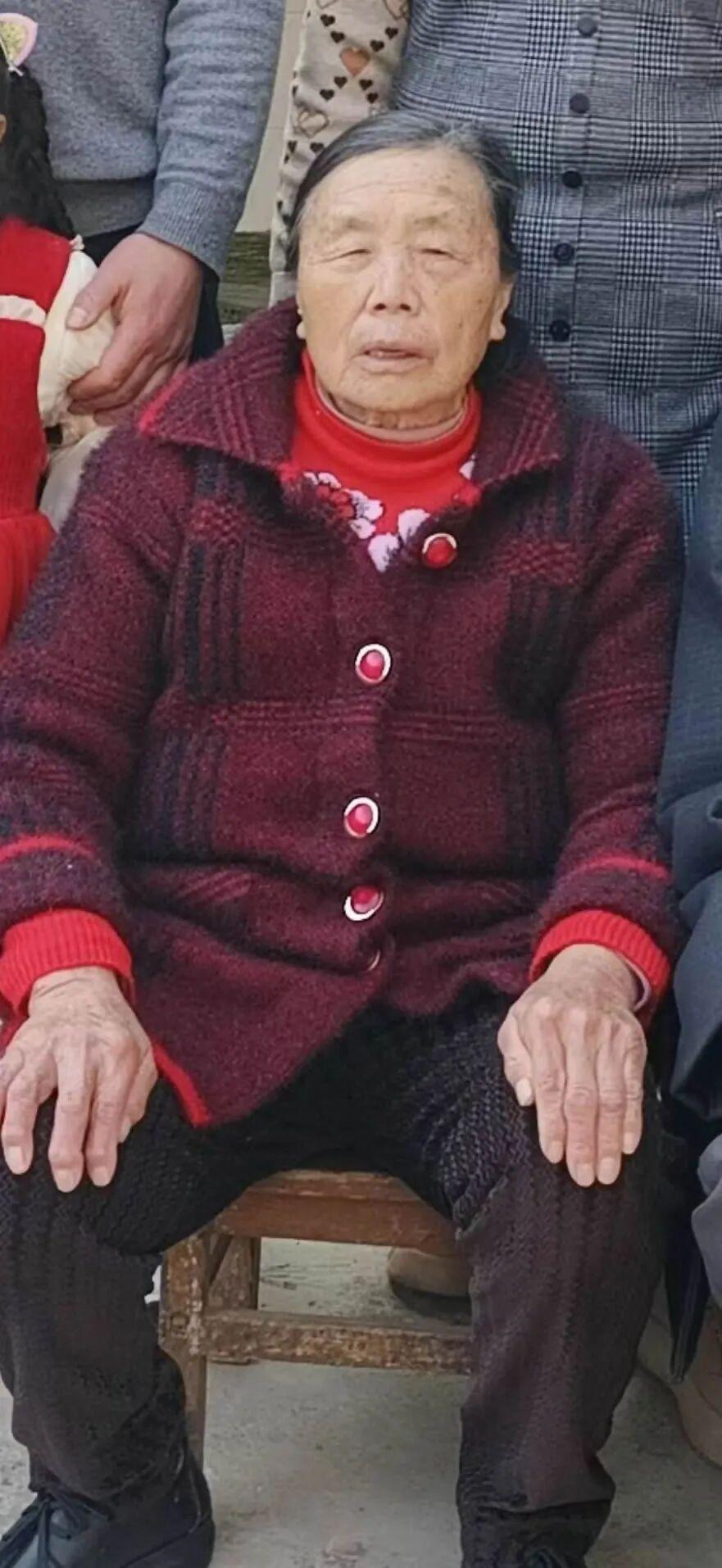 【寻人启事】扩散！大理祥云一人走失！八旬老妇人老年痴呆患者。
紧急寻人！杨群芬，