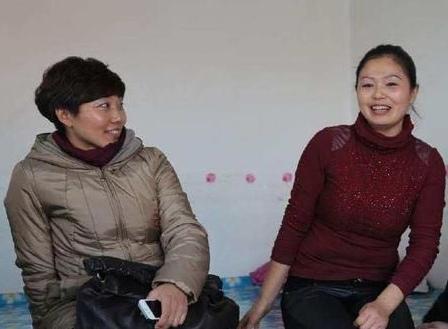 串门不讨喜吧？
隔壁单元有个邻居热情开朗实在，就是有个不大好的习惯，她特别喜欢随