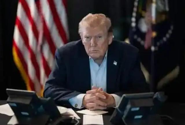 改口了，改口了，特朗普改口了，从四天改成了四个礼拜。之前，美国说，对伊朗的袭击，