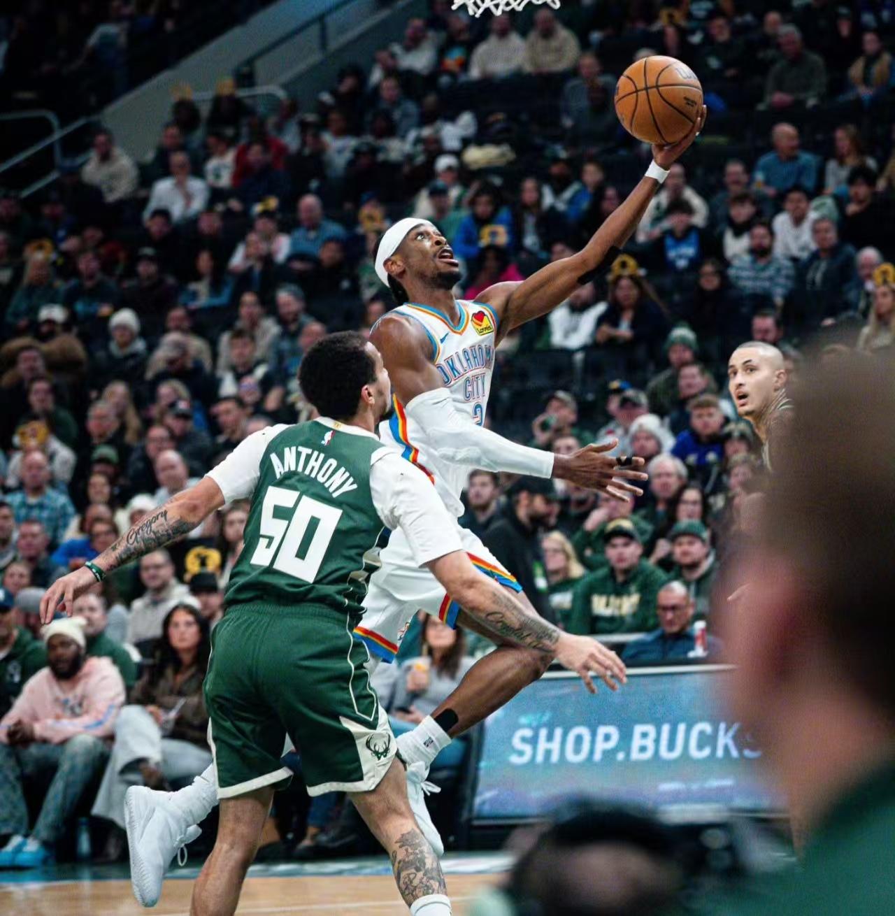 30+10+5+3抢断攻防一体的布朗无缘今日最佳，因为碰到大胜字母哥的亚历山大了