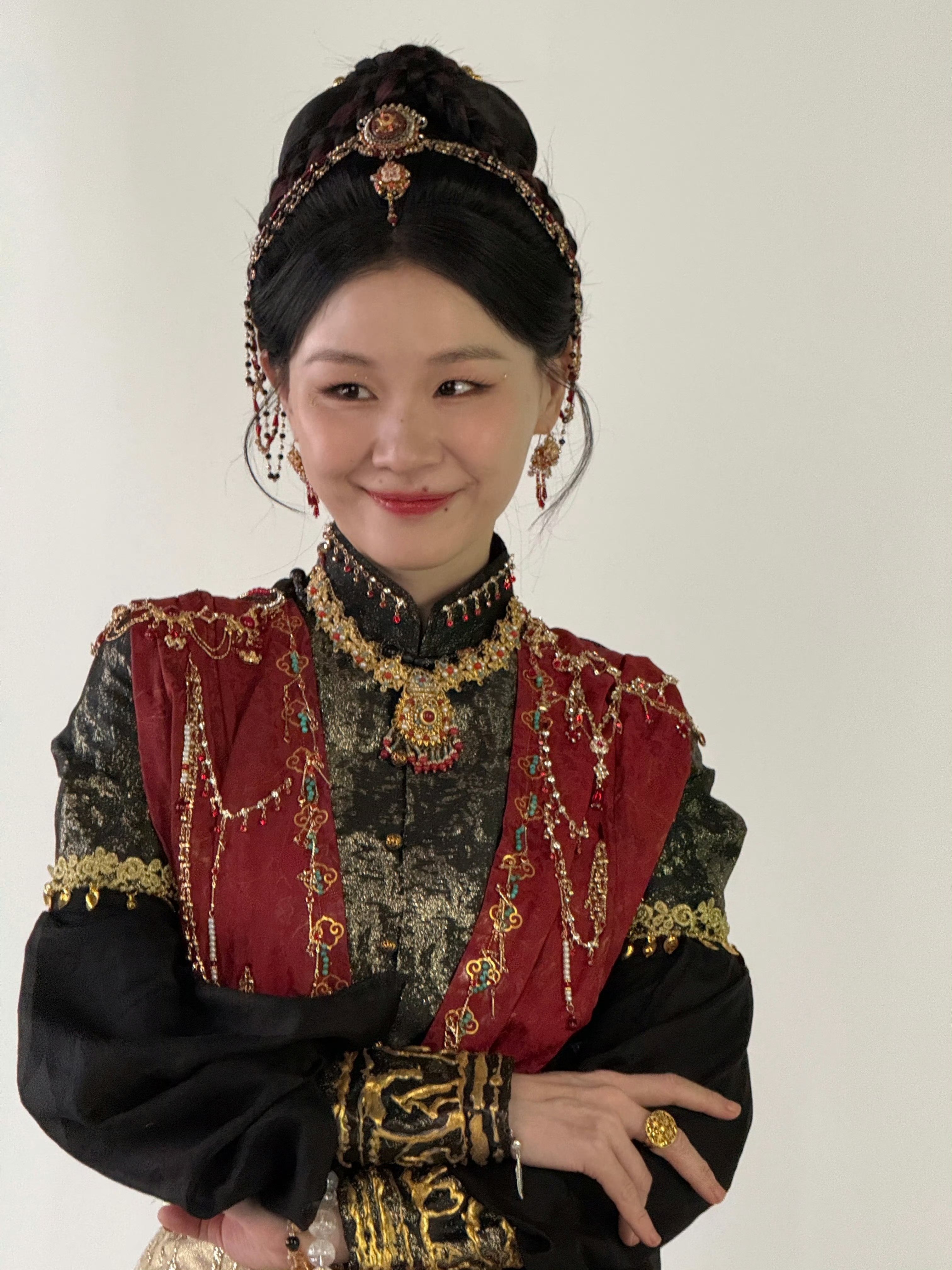 金靖夸丁程鑫好漂亮周柯宇金靖杨超越围着丁程鑫夸开始推理吧金靖夸丁程鑫“好漂亮”的