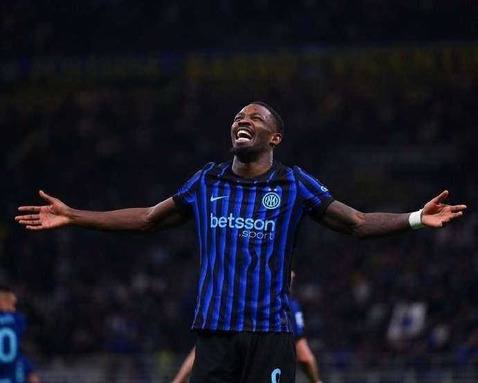 法国足球队明显占了人种优势的便宜。法国黑人人口多，但比例并不高，仅仅是总人口10