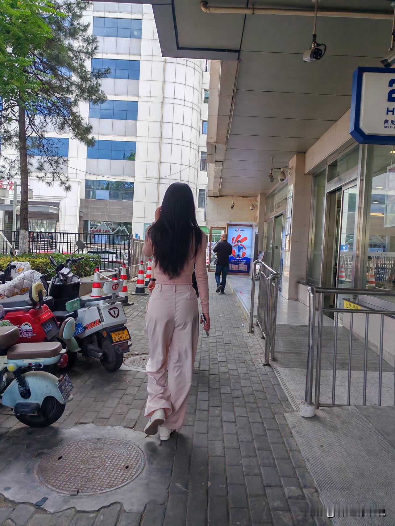 高颜值的女子很难上嫁
很多女孩子和父母总有一种认知误区，以为自身的美貌是大资本，