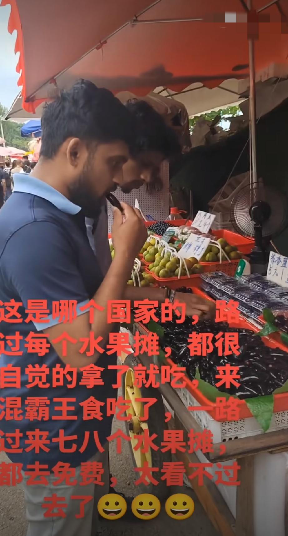 一位大姐实在看不下去了：“我们的外国人一路尝过来，每家都尝过来，从头到尾家家都尝