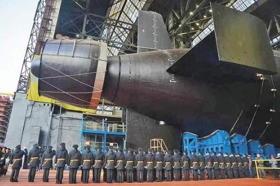 【俄罗斯最新核潜艇下水 可搭载“末日鱼雷”】就在美国总统特朗普近日宣称将重启核试