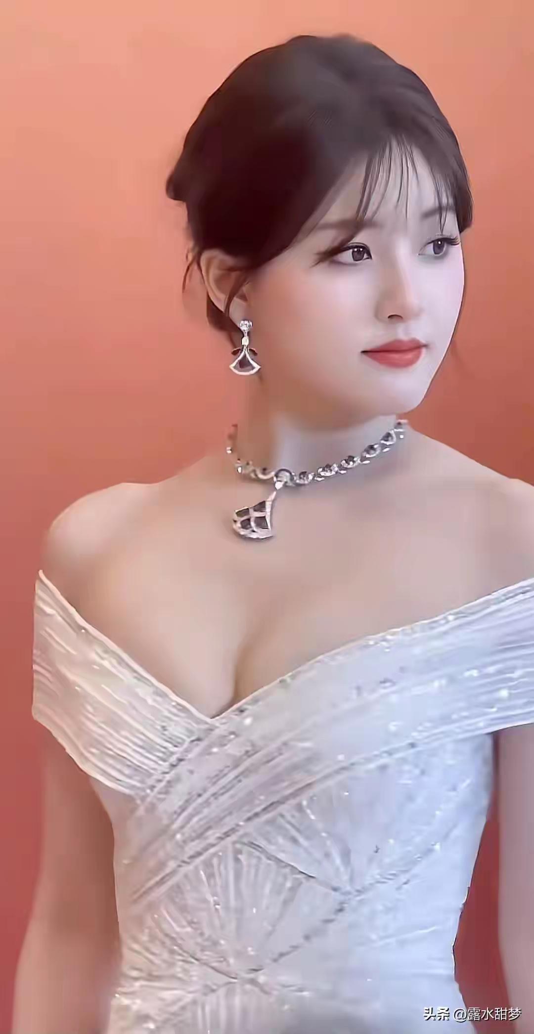 灵魂与肉体的完美结合是生理性喜欢的最高境界。
你的这句话表达了一种对“灵魂与肉体