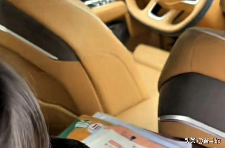 极氪被“投诉”上热搜！
这波回应，直接圈粉无数
 
谁能想到，一个汽车品牌，会因