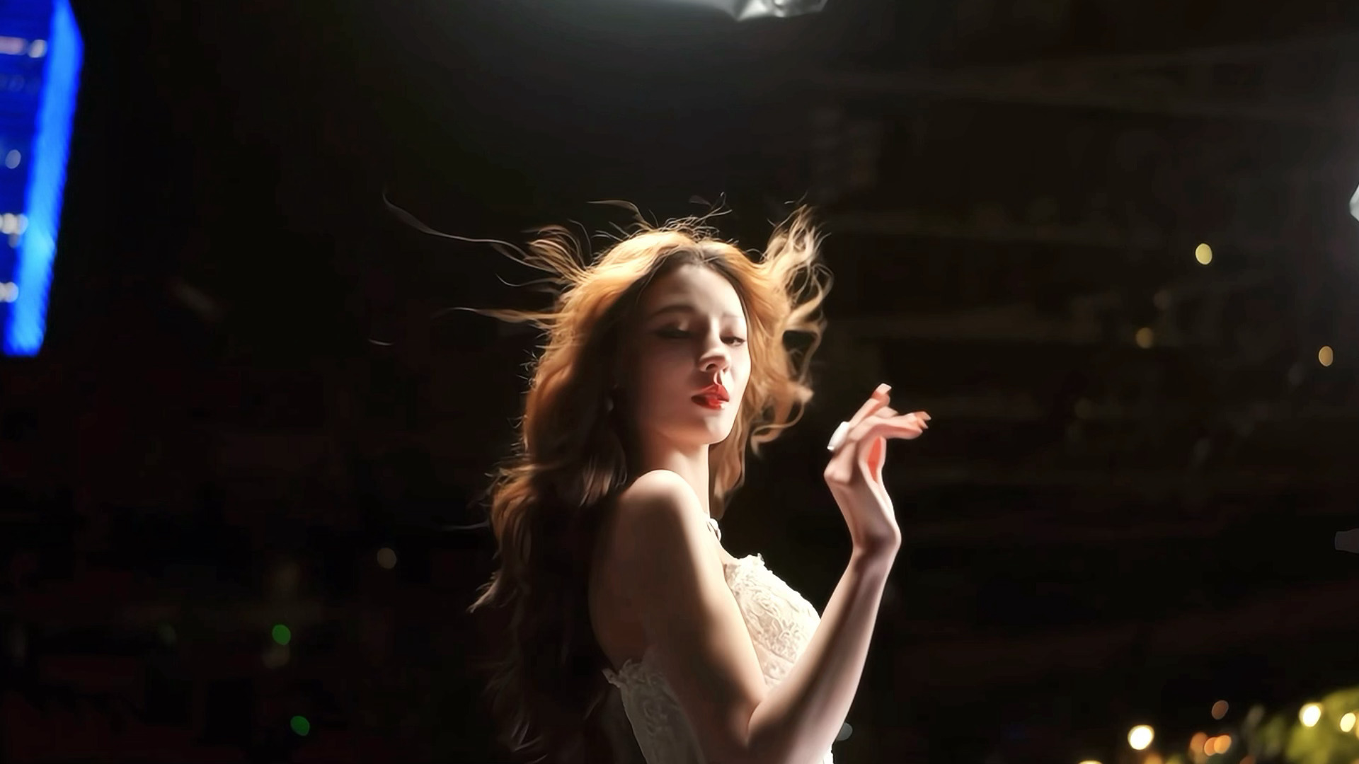 我天……求你们来看风吹起张予曦发丝的那一刻美成神了天 VOGUE盛典红毯 ​​​