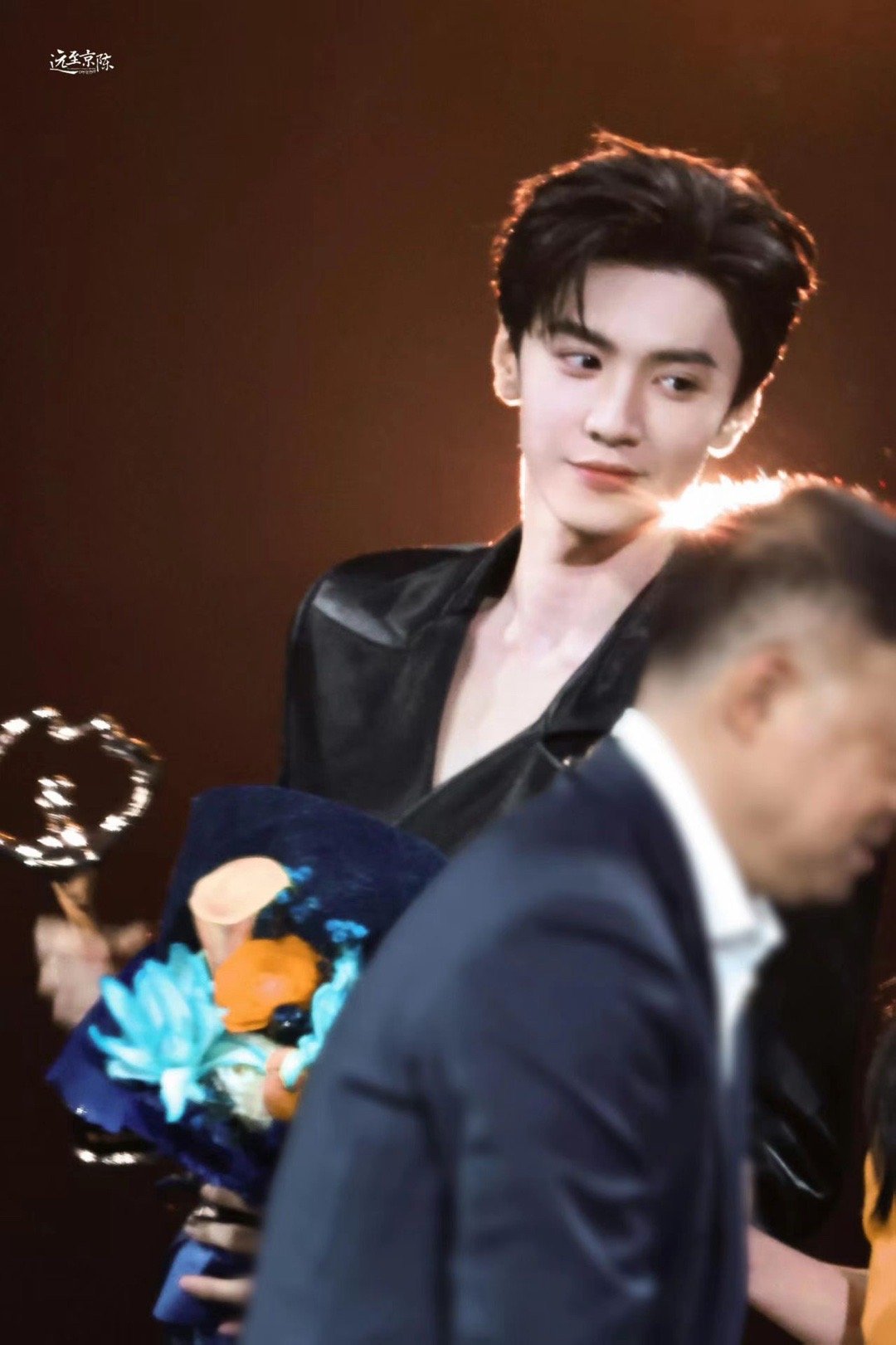 陈哲远确认出席微博之夜 已经开始想象陈哲远身着正装走红毯的样子了，挺拔的身姿真的