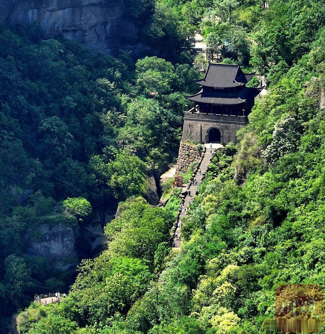 剑门关景区:身份证23开头永久免费！黑龙江男子户籍变动去剑门关仍免票 近日，一位