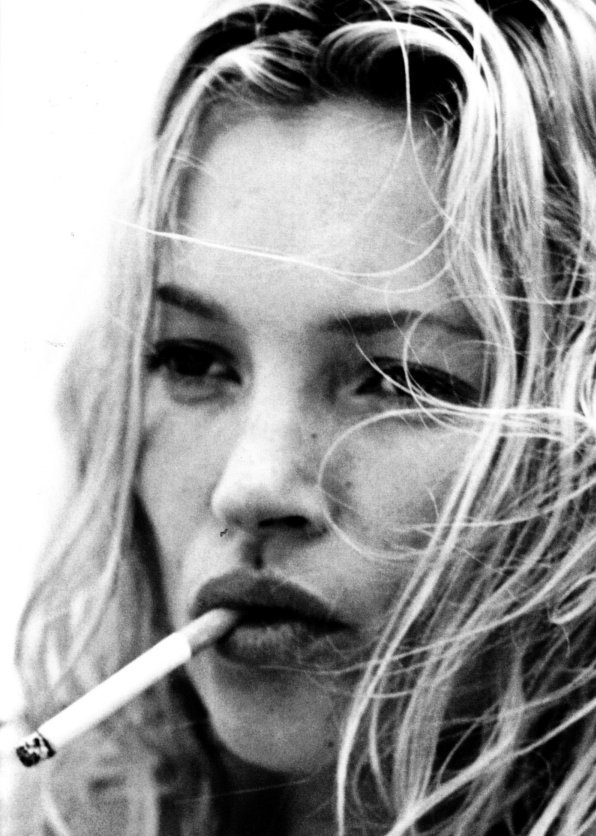🚬2007年，摄影师格雷格·布伦南镜头下的凯特·莫斯。 ​​​