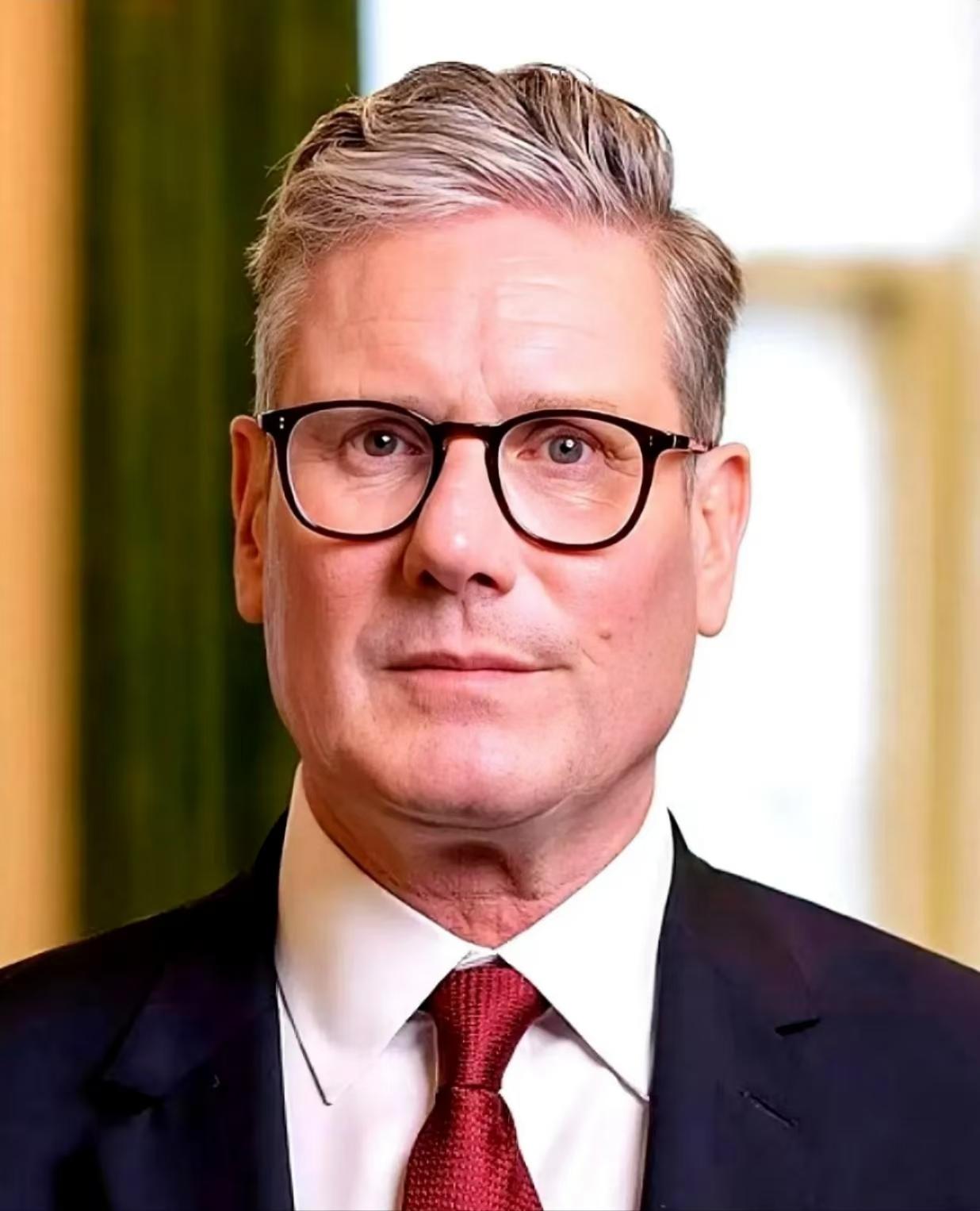 英国消息
2025年12月2日，
英国首相斯塔默公开承认，脱欧协议确实对英国经济