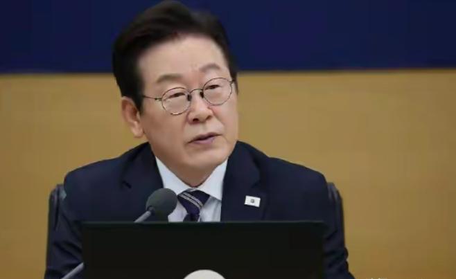 韩国宣布了！在12月2日，韩国总统李在明公然表态称，要彻底终结朝鲜半岛南北敌对对