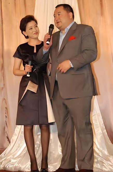 杨澜是一位才貌双全的主持人，是成功男士理想的择偶人选。

婚姻的选择主要是当事人