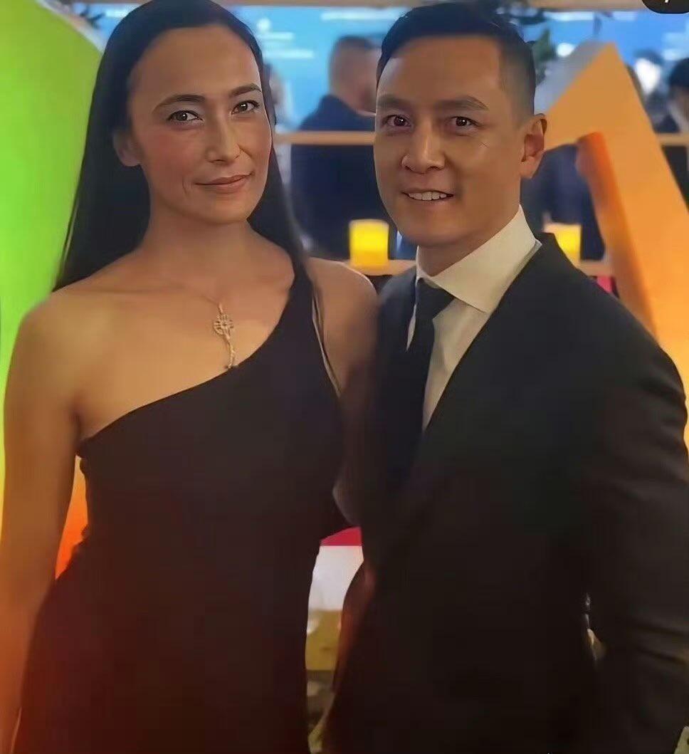 吴彦祖和他老婆长得也太像了 一家三口共用一张脸 