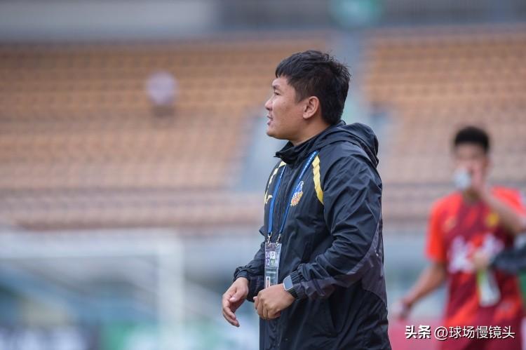 必须夸一波重庆铜梁龙主帅刘建业！临场指挥太硬了，敢换人、会换人、换了就见效，0: