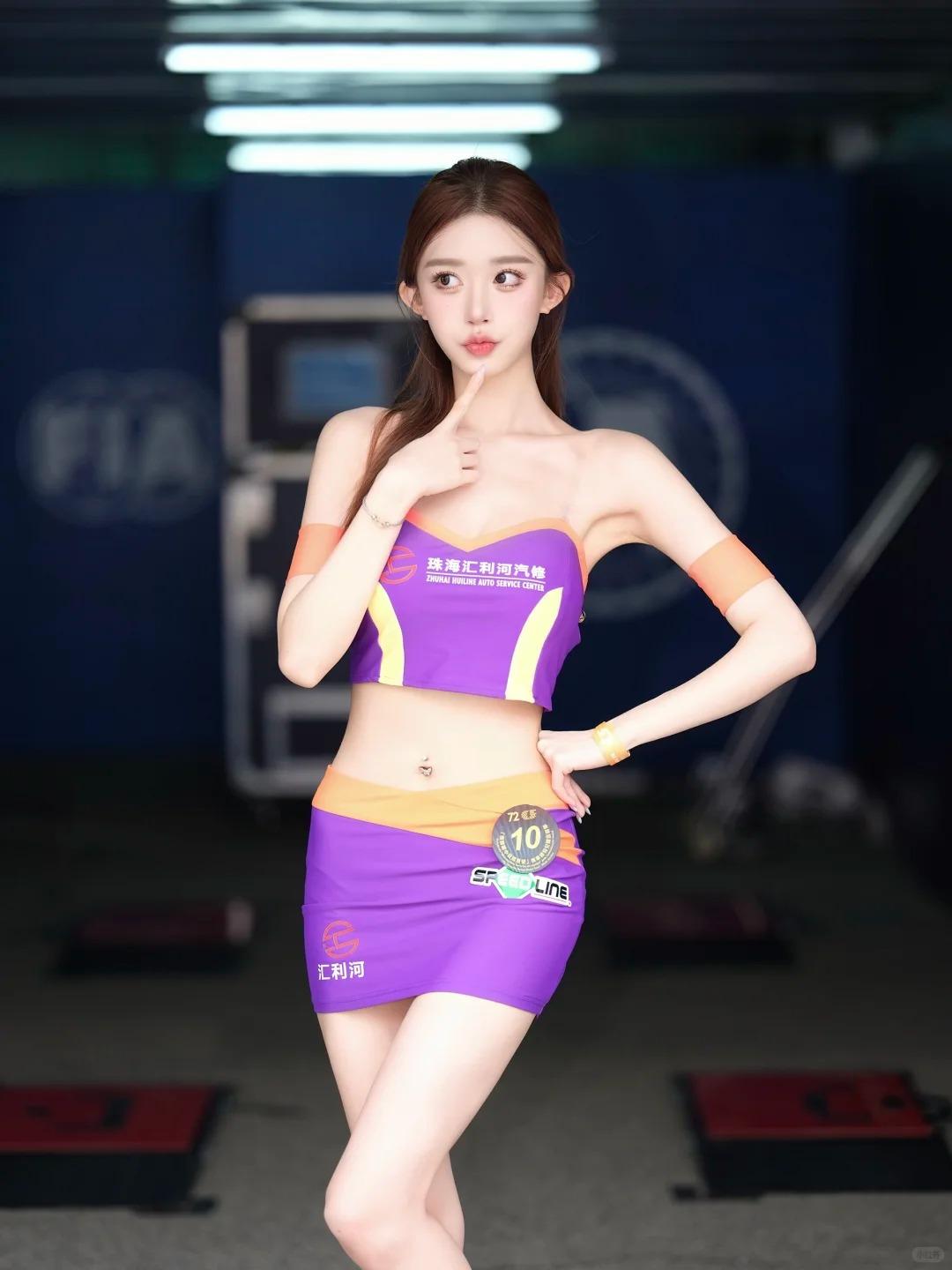 澳门车展模特，甜美长腿美少女！
小红薯：水蜜桃不逃