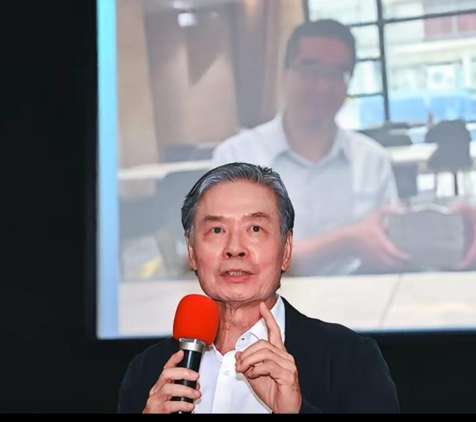 对于马英九基金会风波，台湾专栏作家雁默发文说，马英九多年来积累的“品牌形象”被金
