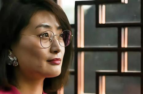 别只看宗馥莉和杜建英斗！


宗馥莉这事还真不是简单争产
那段时间她根本没闲着