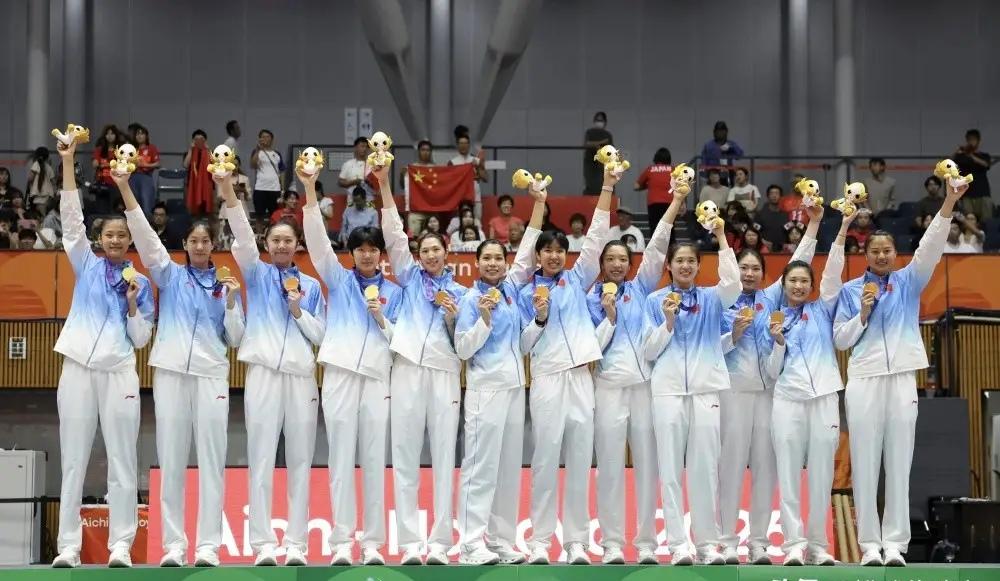 十冠王到手！中国女排有五大收获
 
9月22日，中国女排3‑0完胜东道主日本队，