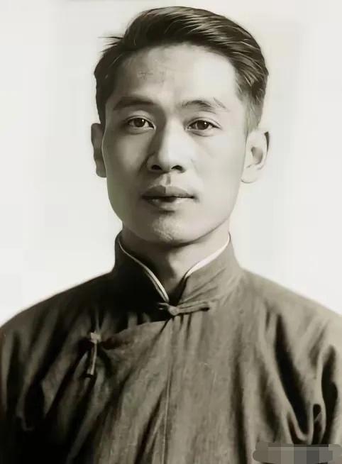 1930年，地下党员傅有智被捕，敌人把他带到了海滩，连开5枪，枪枪命中，谁知，等