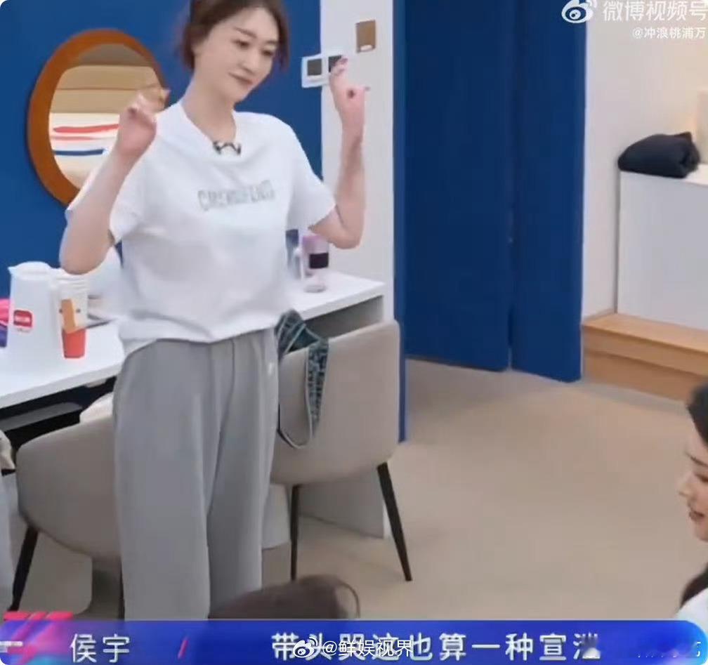 优雅与可爱无缝切换，李小冉把心愿便利贴唱出了专属味道，乘风舞台太圈粉啦💖乘风2