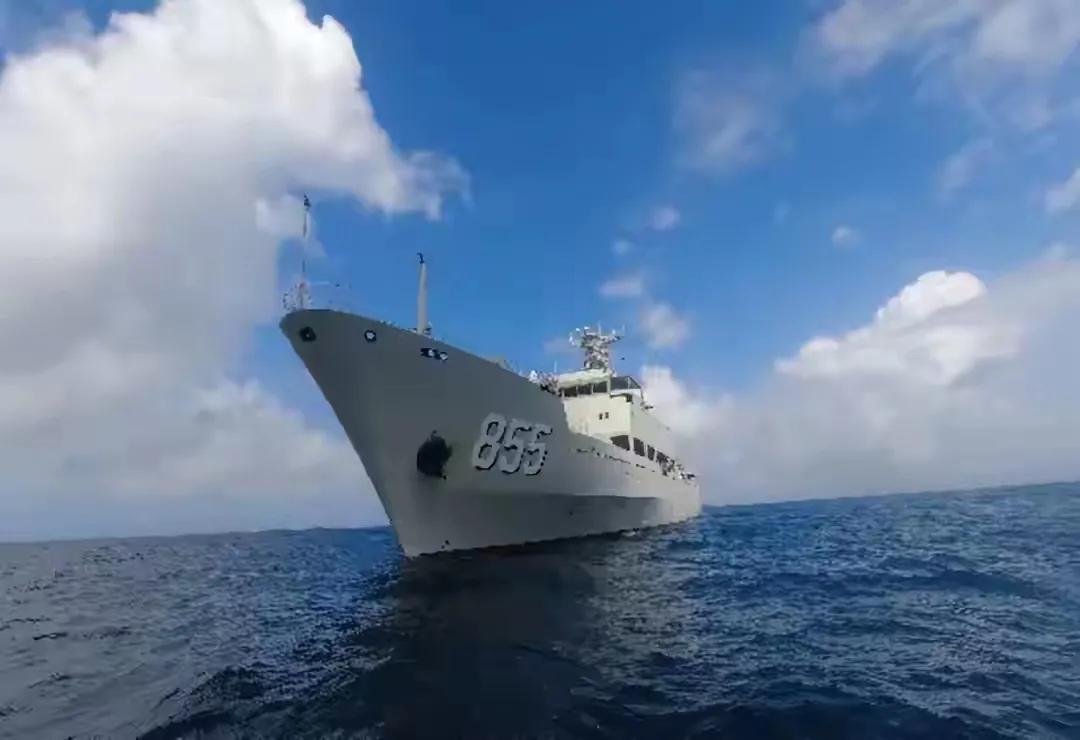 咱们中国的155毫米超级舰炮海试成功，一下子惊艳了全世界，直接改写了海战的规则。