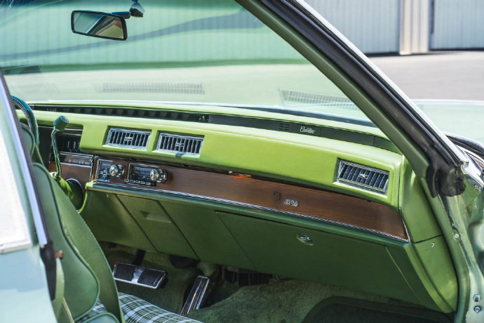 凯迪拉克  1975 Cadillac Coupe de Ville多么有气质的