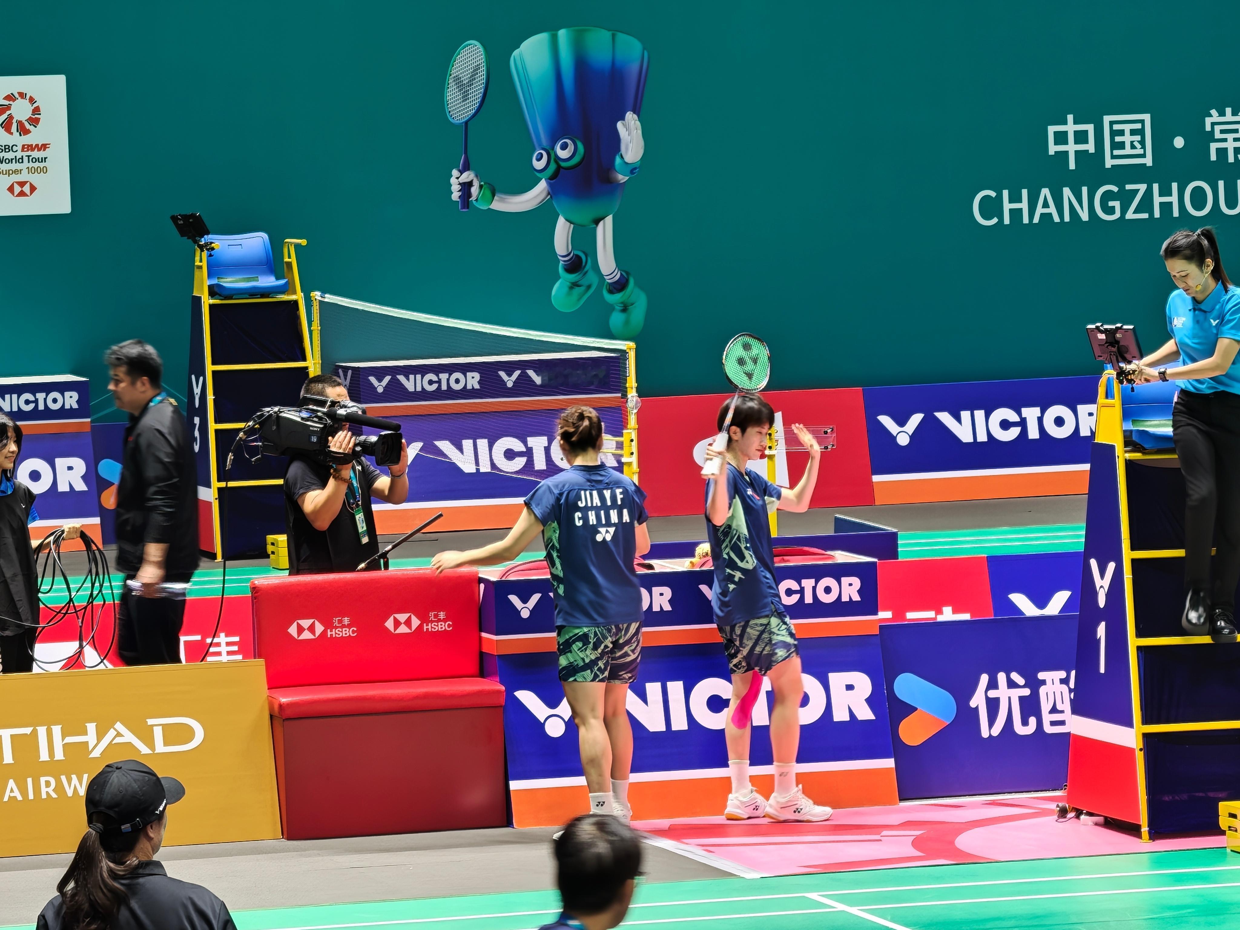 凡贤组合晋级中国赛4强贾一凡/张殊贤🇨🇳 21-7、21-15 🇲🇾吴佩