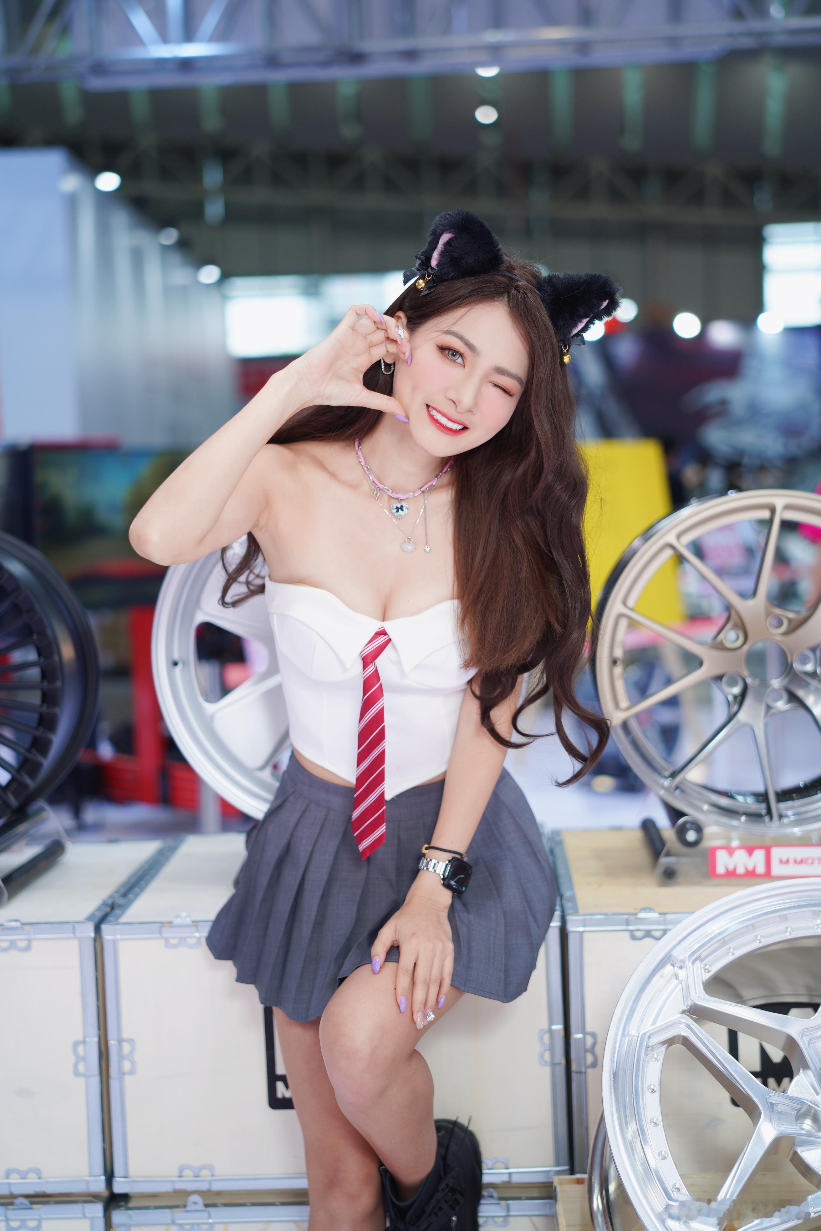 模特返片宝藏摄影博主推荐计划 模特：郑猫猫活动：佛山改装车展 备注：拍照调色是醉