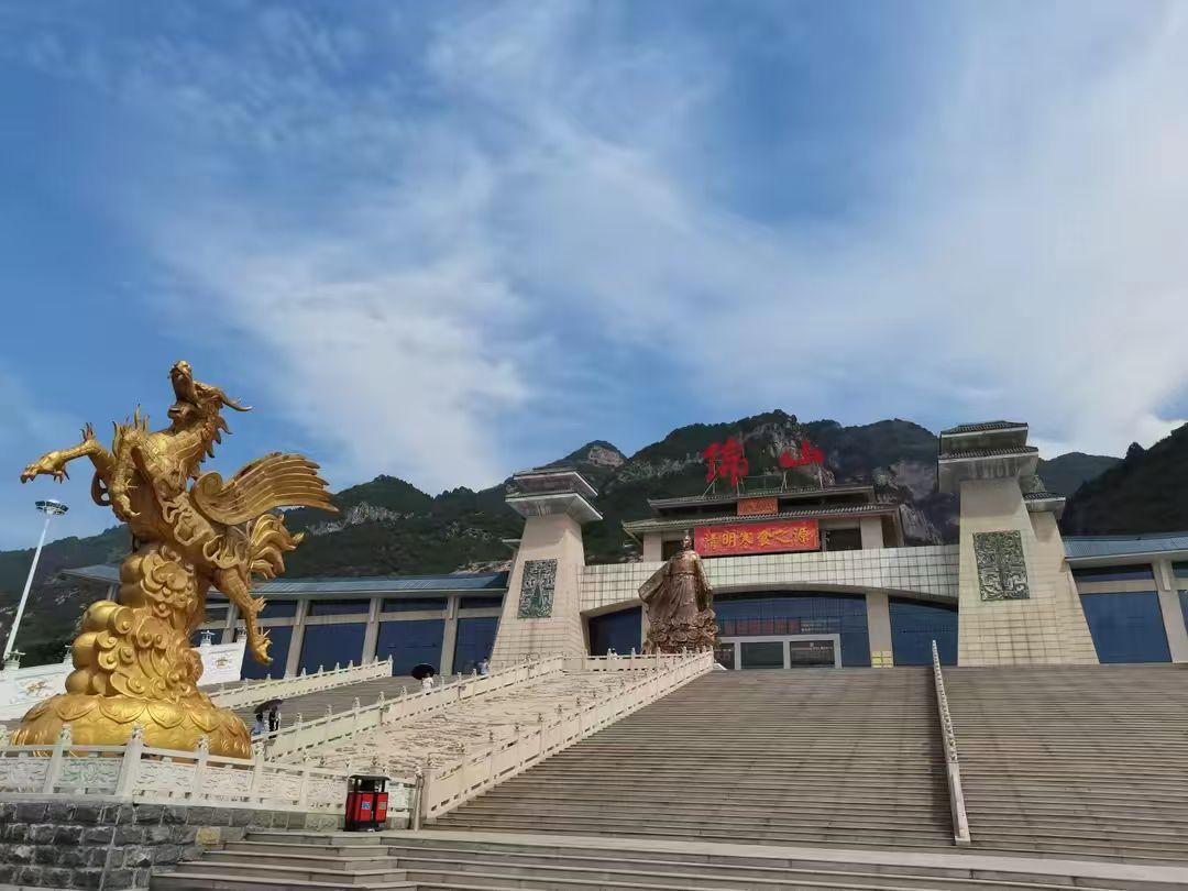 打卡山西 5A景区绵山，这是佛道文化和自然山水融为一体的山。是介子忠孝文化，寒食