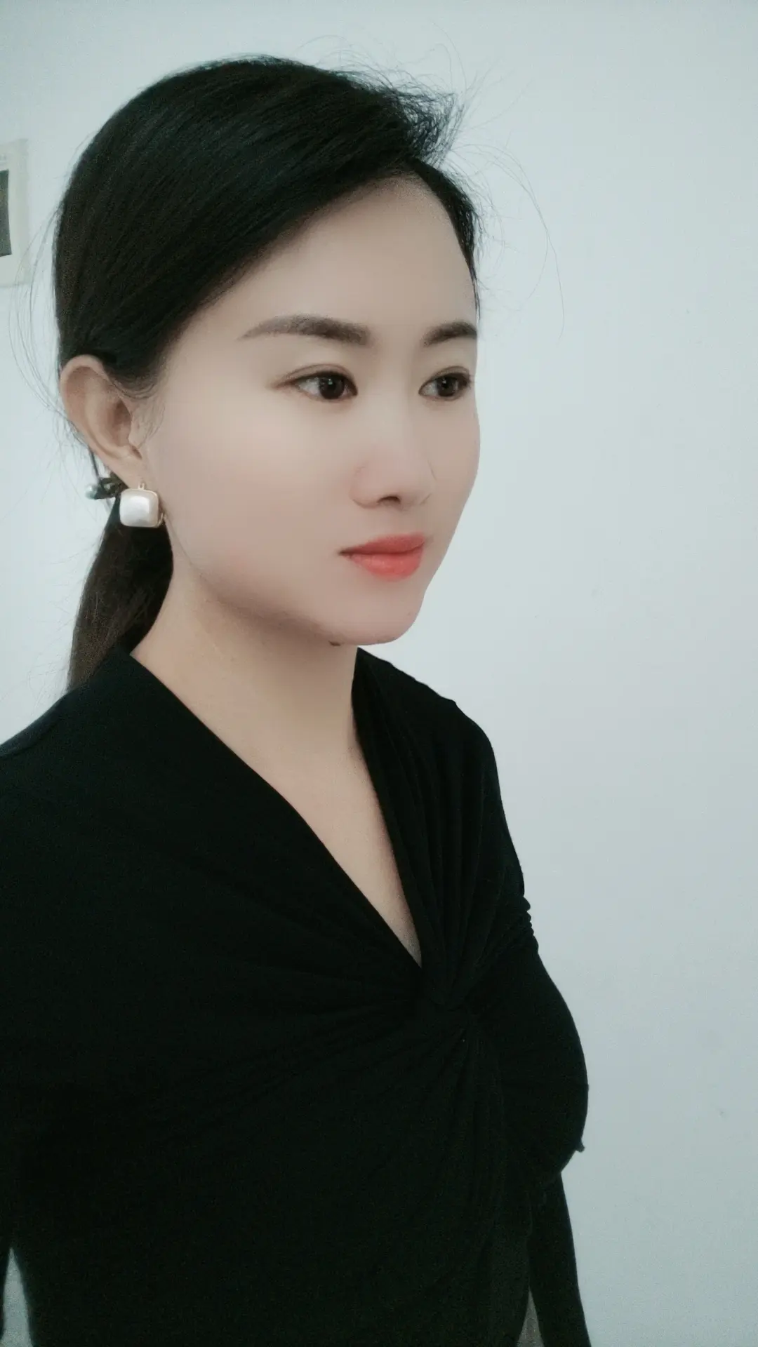 一无所有的年纪，所有的苦往肚子里咽，羡慕不了别人，只怪自己命不好