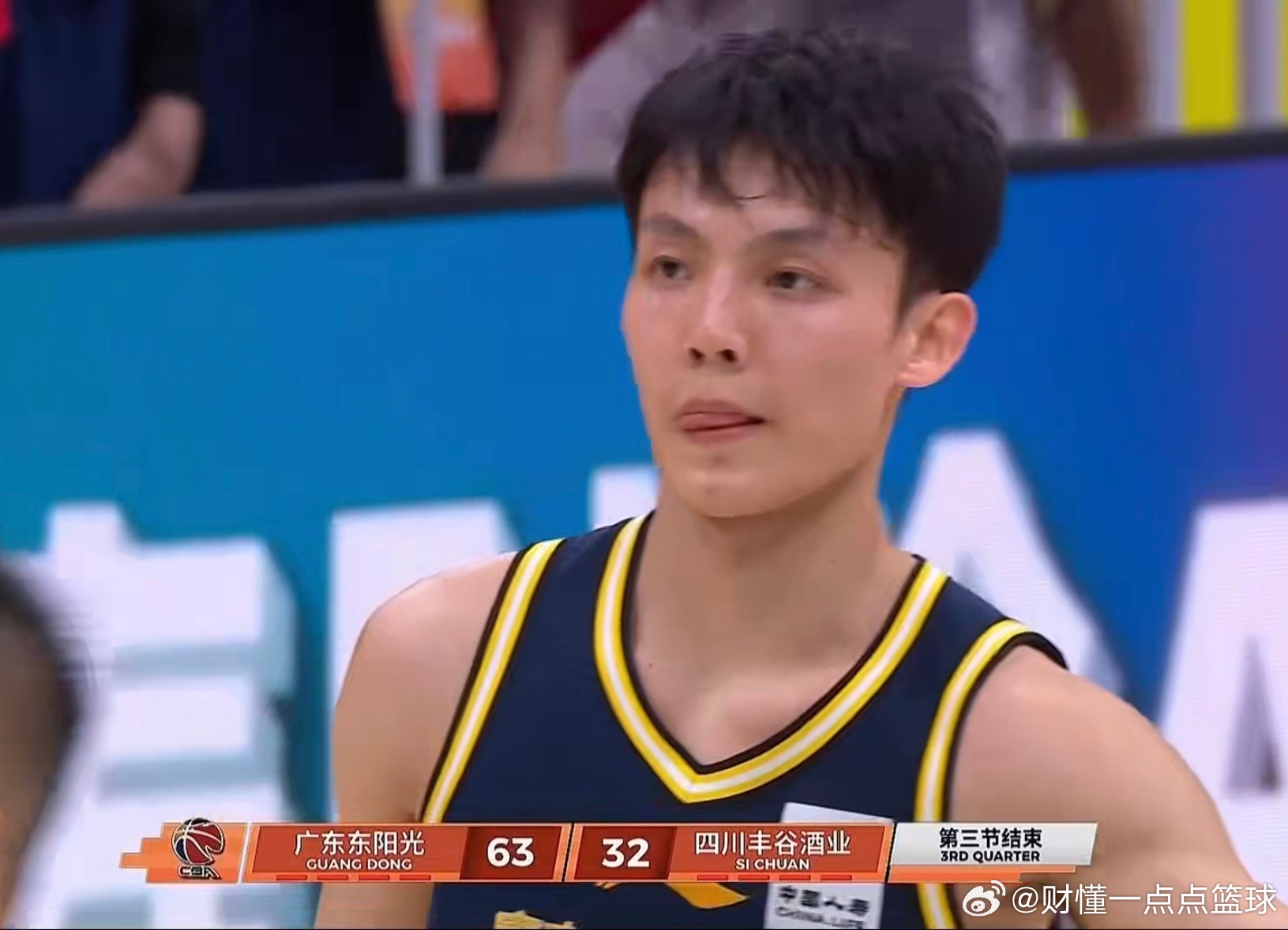 第三节终于找到进攻状态了，单节打了个30比7，广东男篮以63比32暂时领先四川男