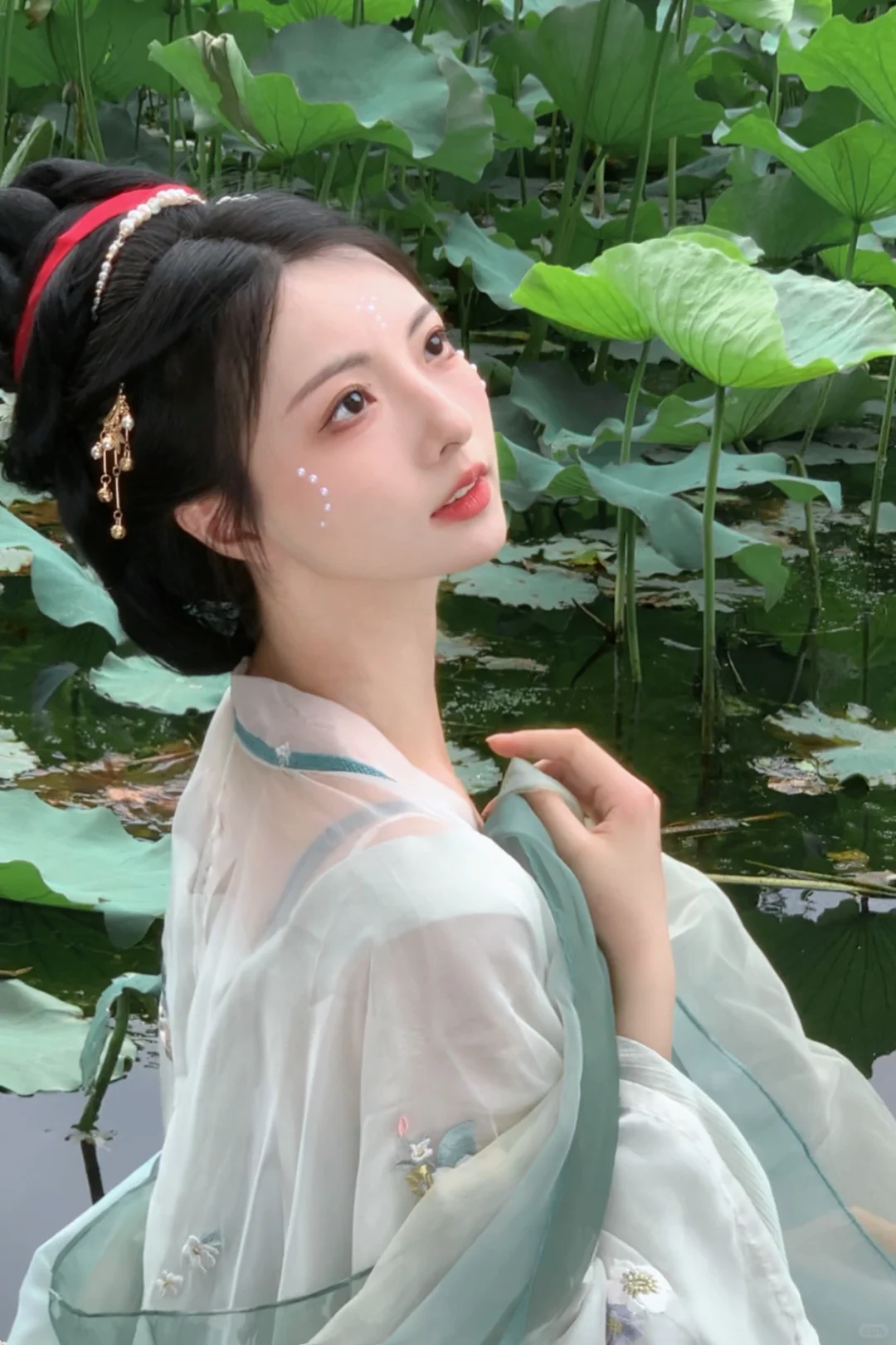 「 宋词在她眉目之间 」不愧是央视推的珍珠妆
