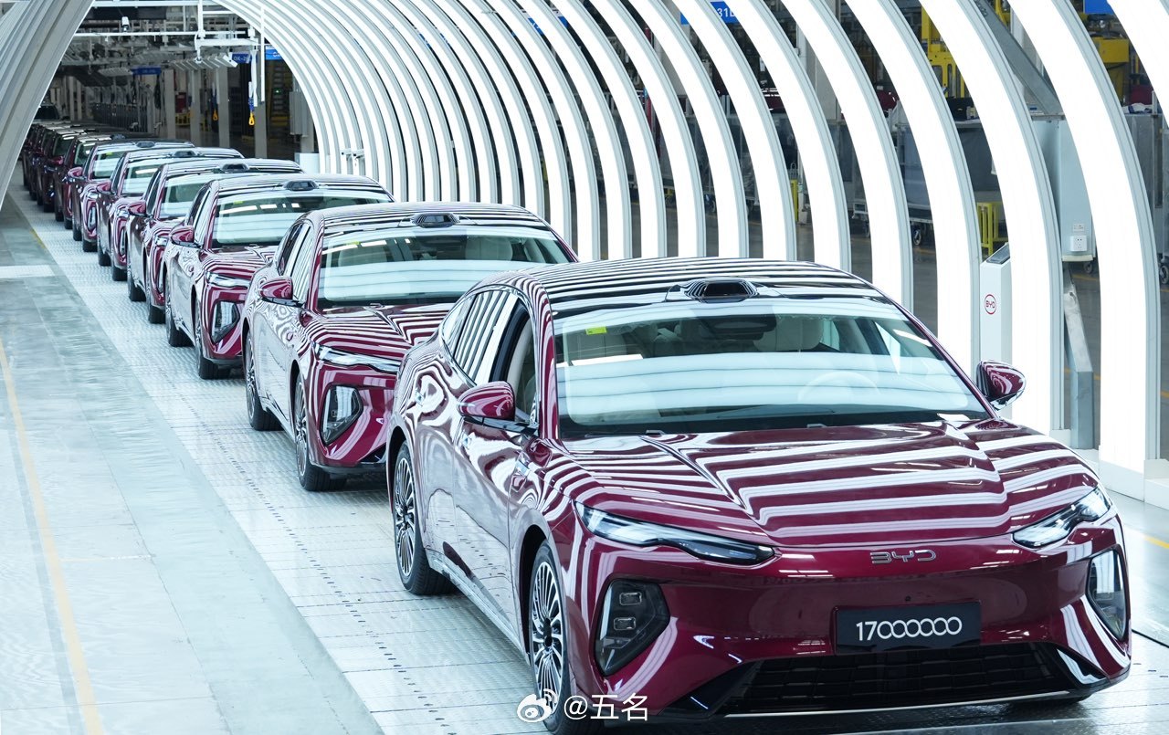 2026年7月8日，比亚迪第1700万辆新能源汽车在西安工厂下线，全新大型旗舰家