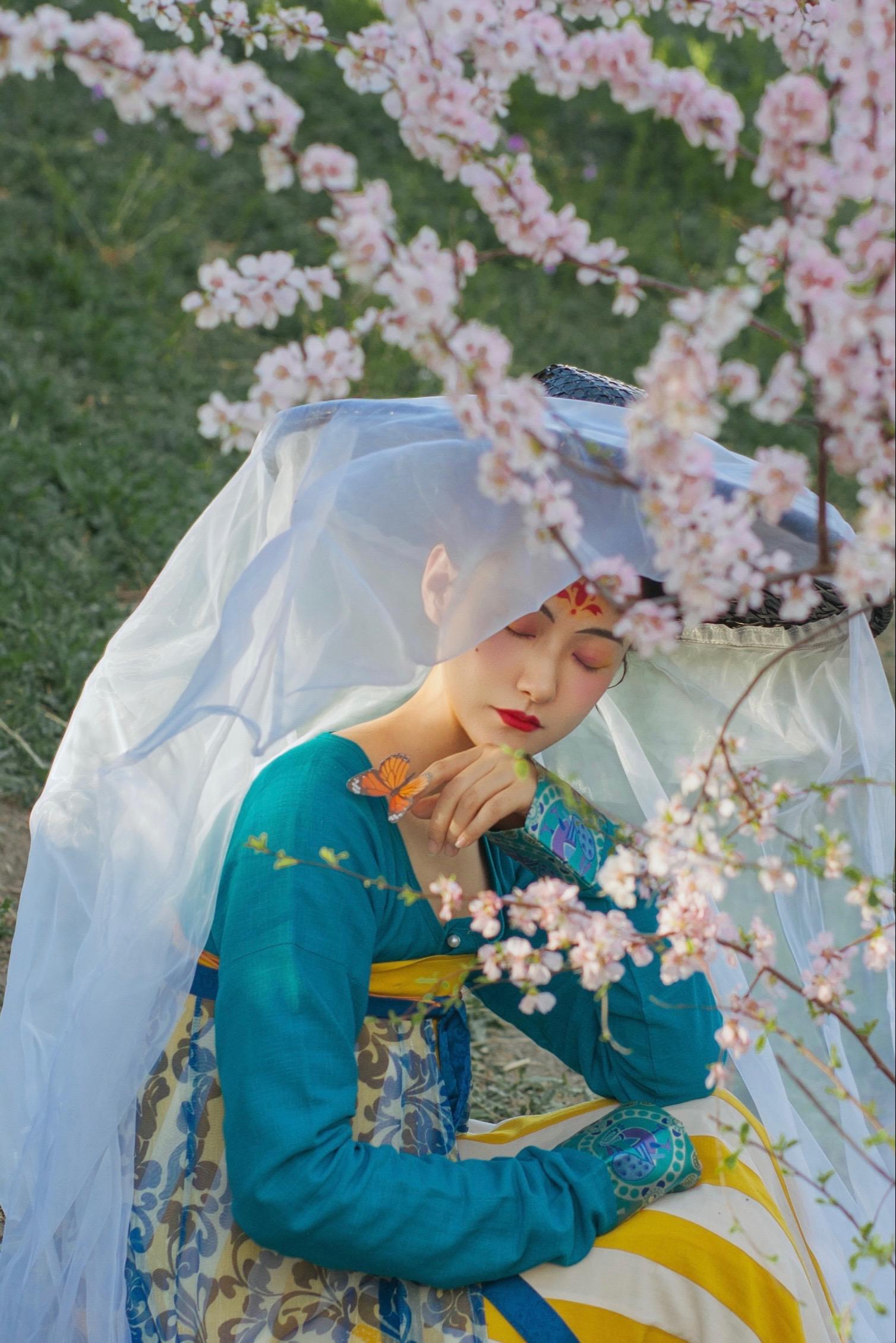 初唐·幂篱｜日暮春山绿， 我心清且微。✨ 唐初宫女和王公家的女子出行...