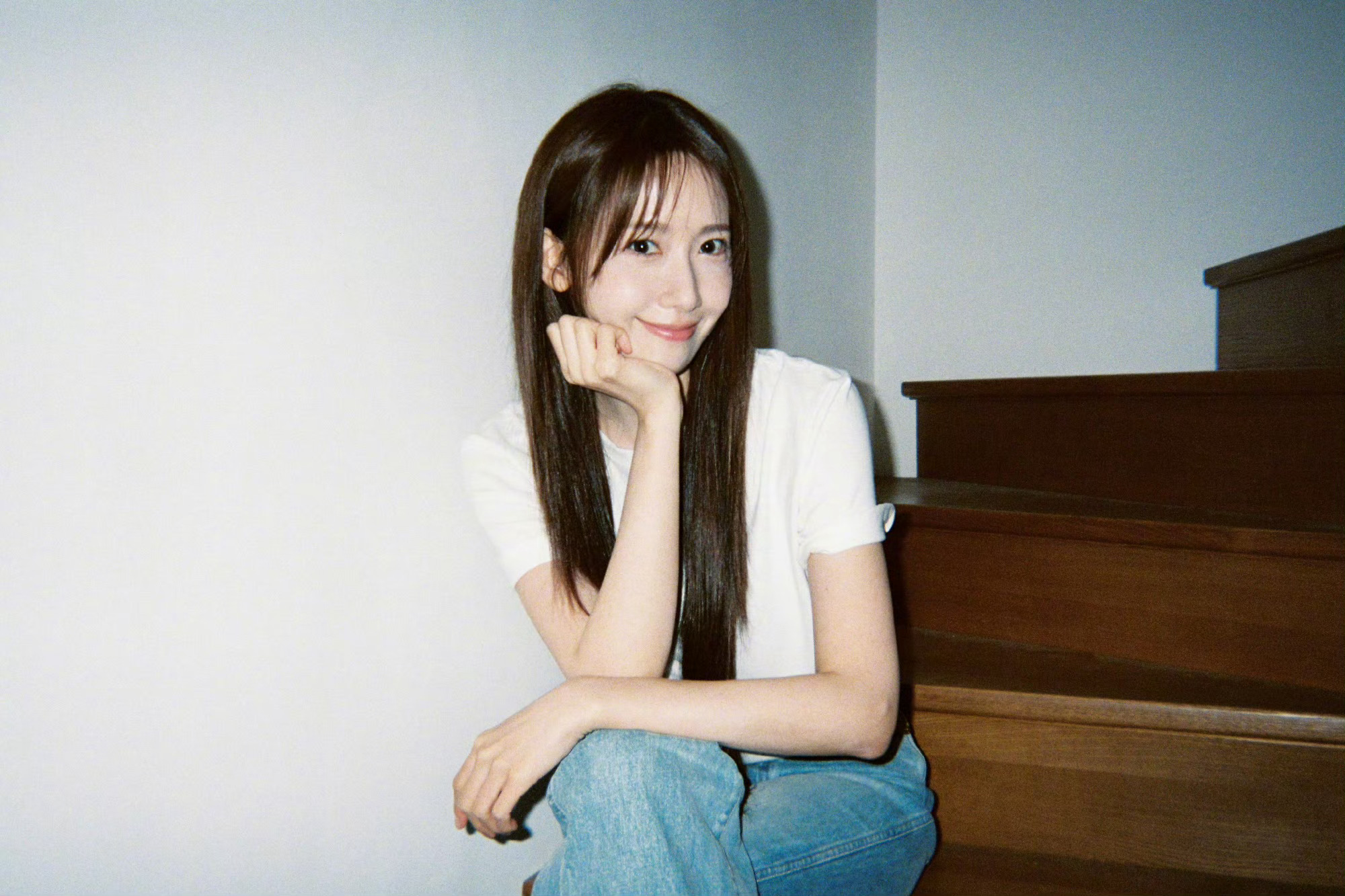 林允儿36岁生日照林允儿36岁生日状态林允儿的这组生日照真的美到我失语，银色背景
