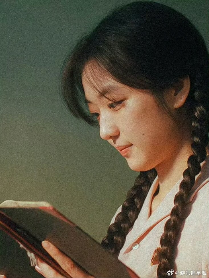 一跑一抱，一见心动。孙千用“拥抱要用跑的”，把《纯真年代的爱情》里的青涩与勇敢，