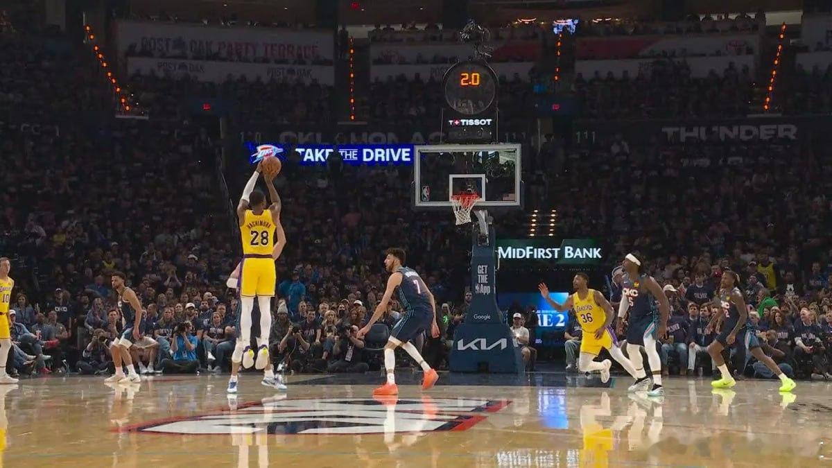 NBA季后赛西部半决赛G3，雷霆客场131-108大胜湖人，大比分3-0领先拿到