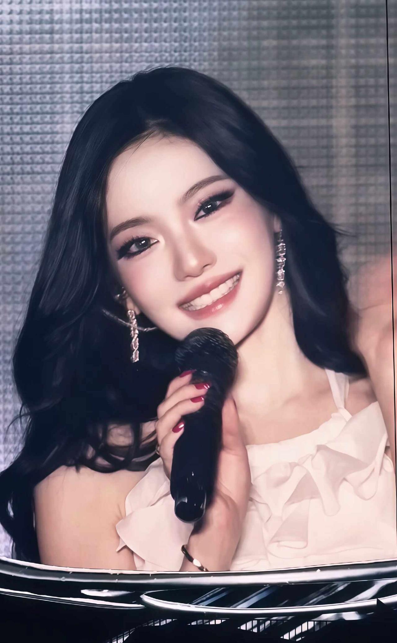 好明媚…好美…
宁艺卓ningning 惊为天人的美貌 有生命力的美 永远阳光明