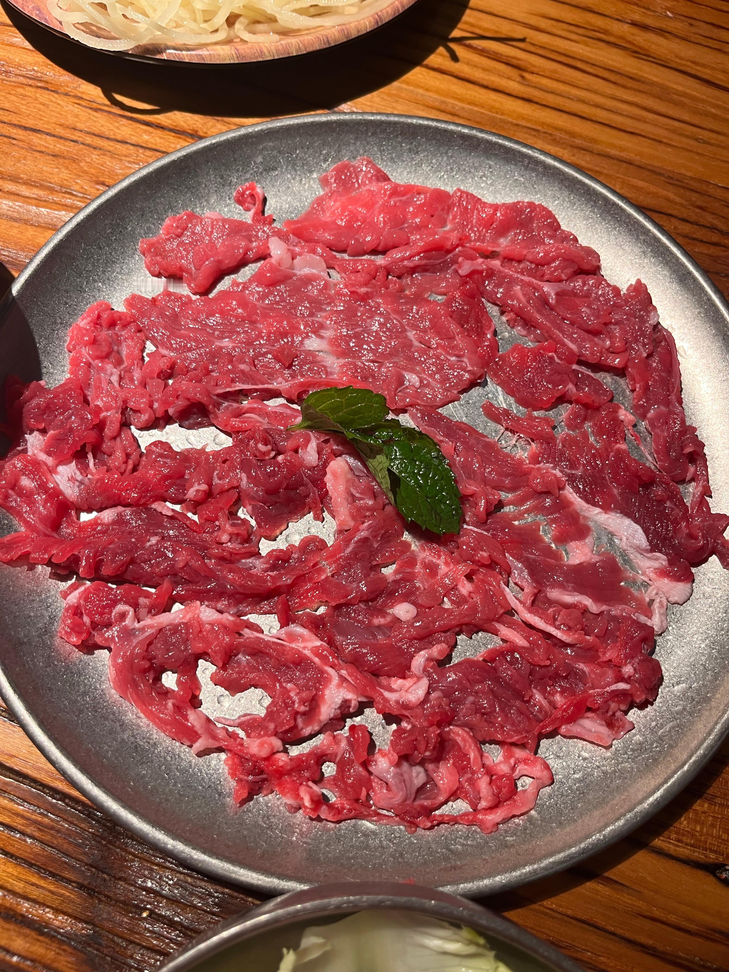这家店开在龙湖铂金岛。生意特别好。吃过几次。每次来，都要排队。这家店叫夺多山贵州