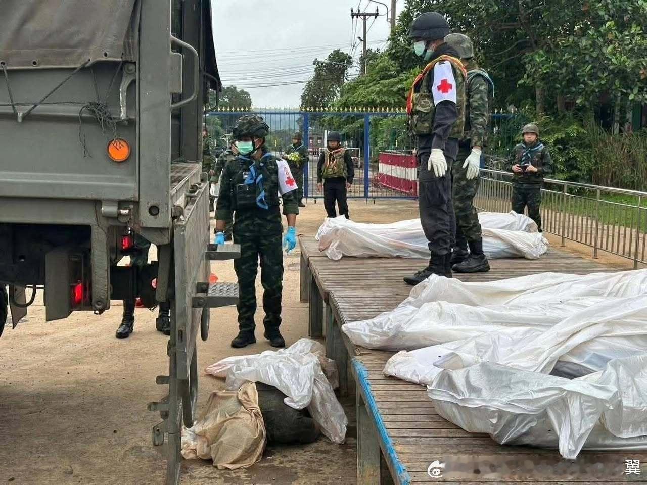 泰军向柬埔寨移交12具柬埔寨阵亡军人遗体泰柬冲突 ​​​