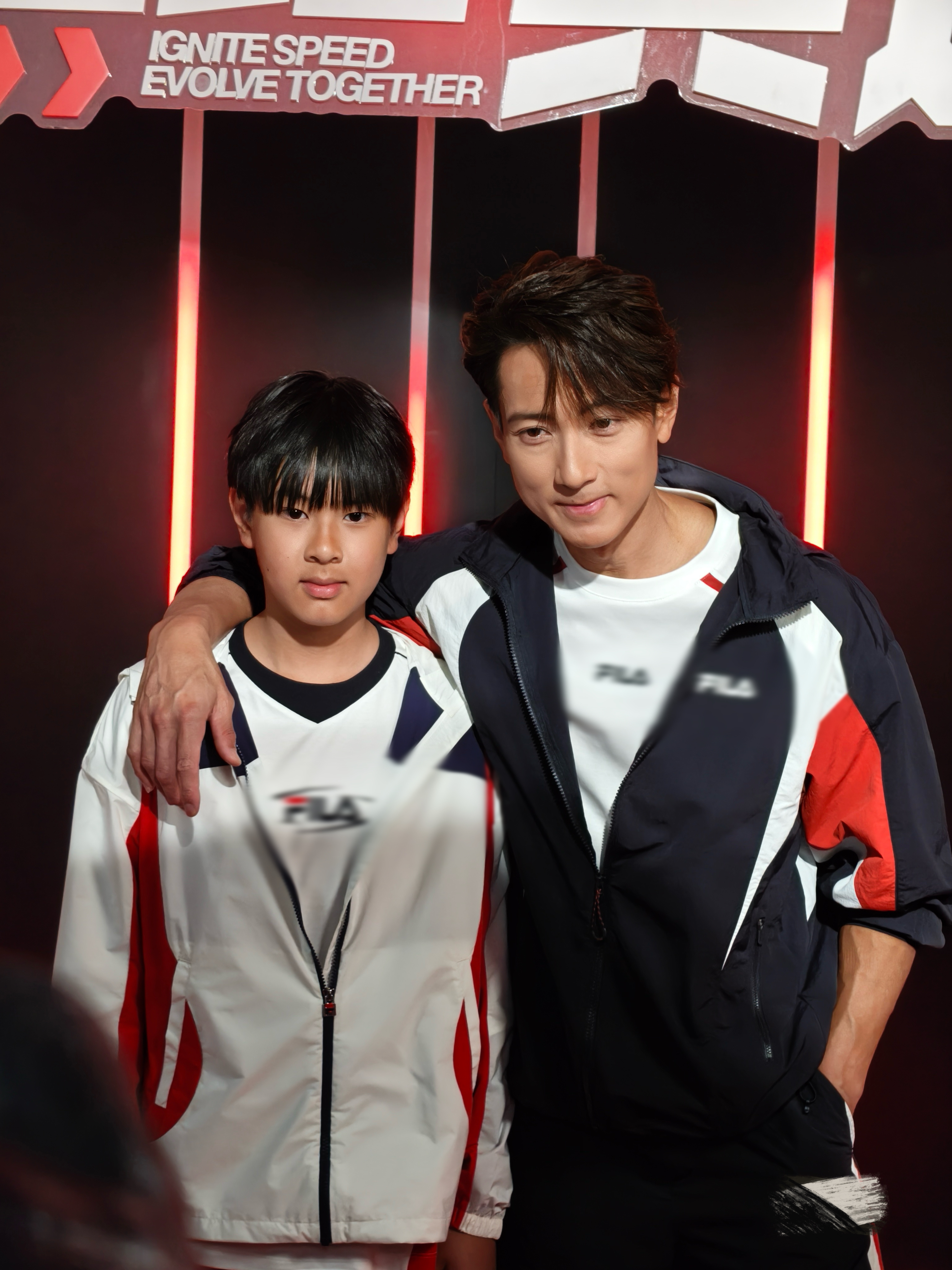 没人说过吴尊46岁还能这么帅啊吴尊有一种经济上行的帅“岁月从不败美人”这句话在吴