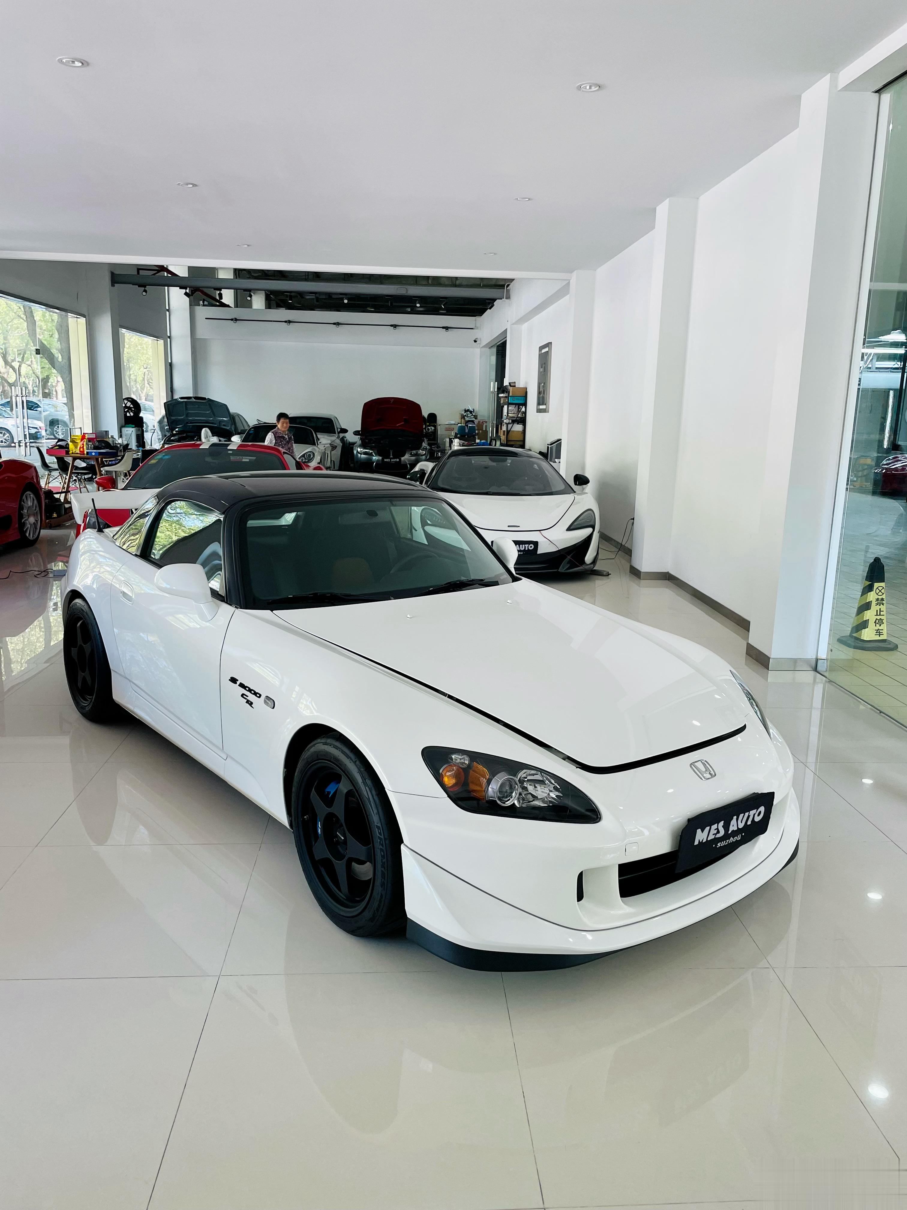 在这间屋子里，这台老旧小本田，为什么有资格和997.1GT3RS，360CS，4